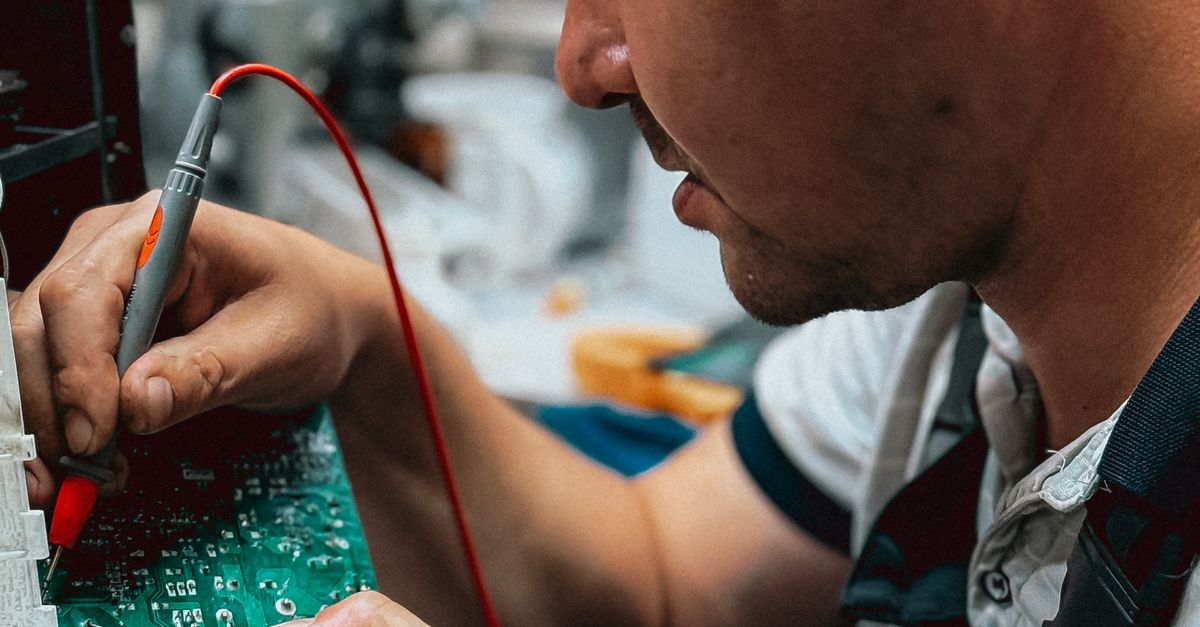 Benefits of Hiring Licensed Electricians for Home Installations